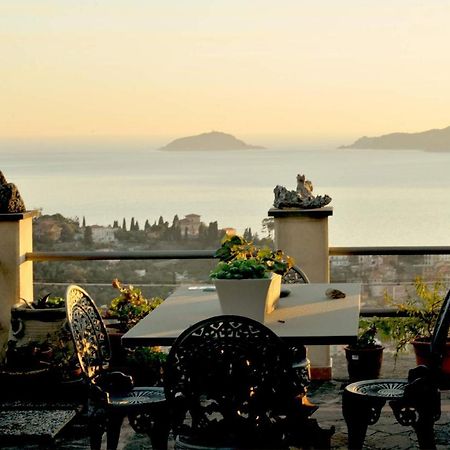 Il Golfo Artisti E Poeti Villa Thea レーリチ エクステリア 写真
