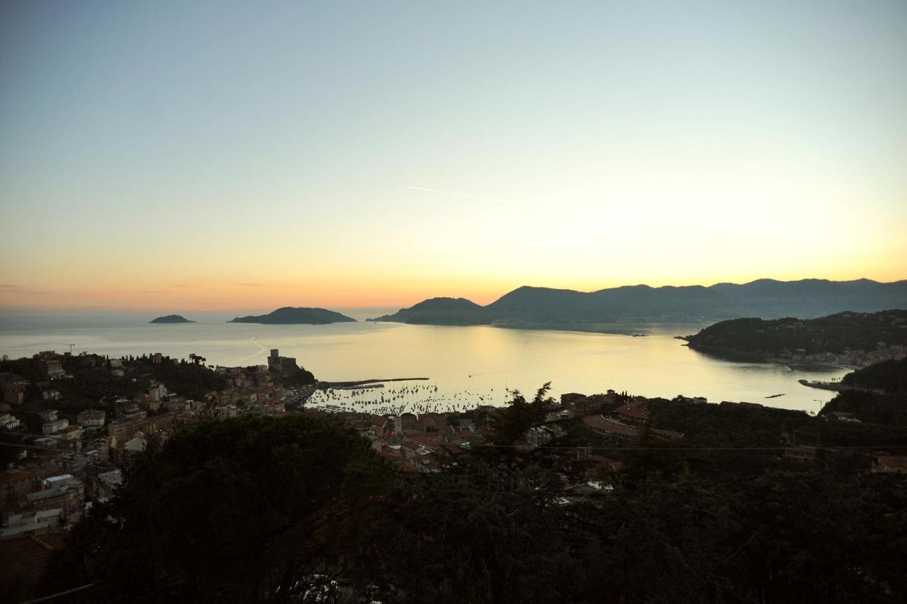Il Golfo Artisti E Poeti Villa Thea レーリチ エクステリア 写真